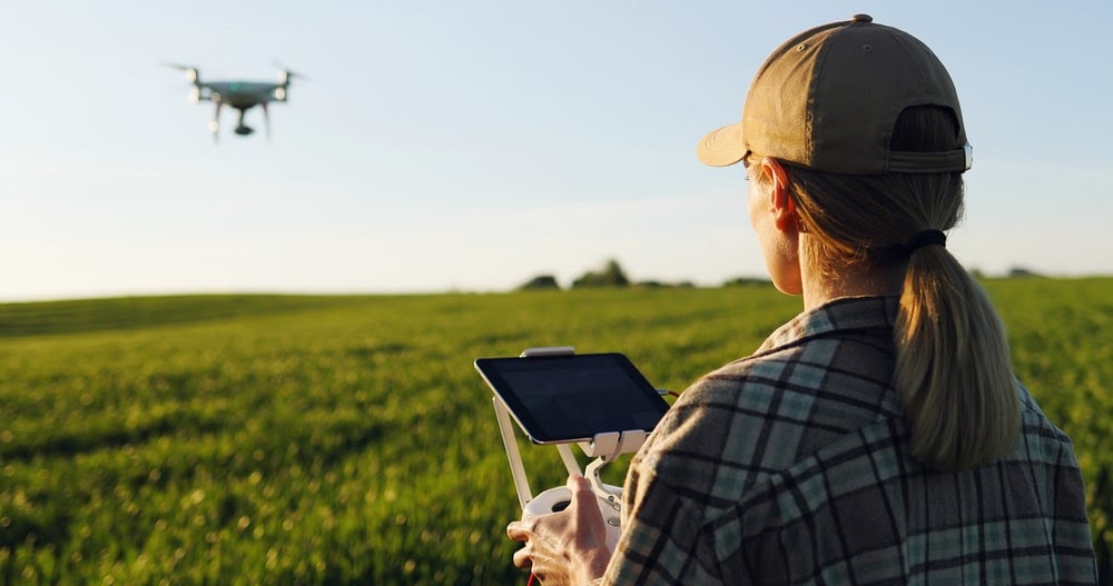 Introdução de 5G vai possibilitar uso de maquinário agrícola autônomo. (Fonte: Shutterstock)