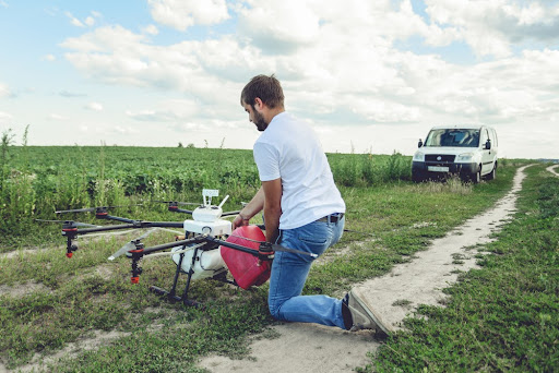 Operadores de drones agrícolas devem ficar atentos às novas regras. (Fonte: Shutterstock/IvanRiver/Reprodução)