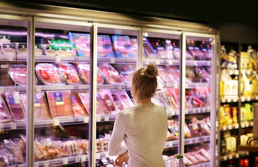 Preços das carnes nos mercados só devem recuar se o veto for mantido por longo prazo. (Fonte: Bee Bonnet/Shutterstock/Reprodução)