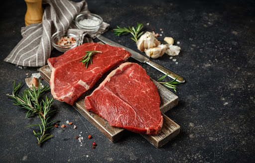 Metade da carne bovina importada pela China tem origem no Brasil. (Fonte: Irina Burakova/Shutterstock/Reprodução)