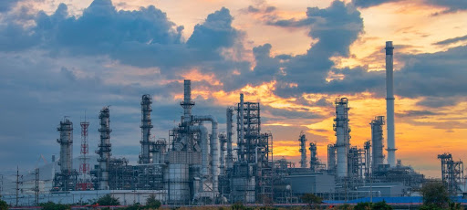 PPI faz com que custos específicos das refinarias internacionais sejam aplicados ao preço do combustível nacional. (Fonte: Shutterstock/Reprodução)