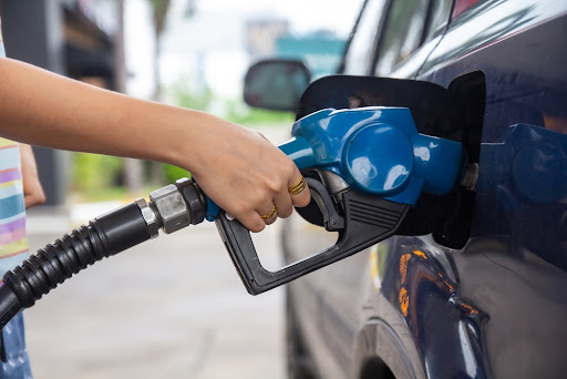 Durante 2021, o preço da gasolina já teve 74% de aumento. (Fonte: Shutterstock/Reprodução)