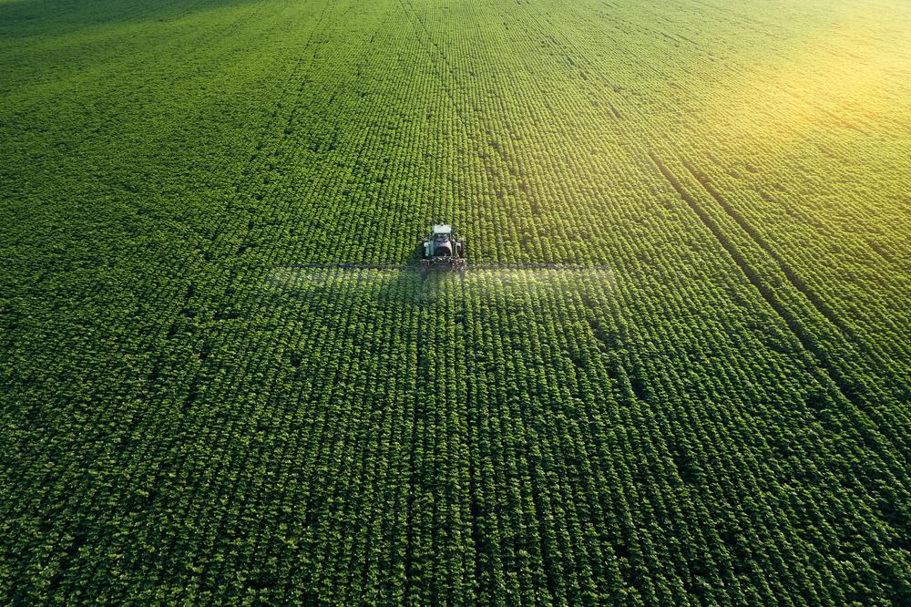 Livros didáticos mostram visão negativa e ultrapassada do agro, segundo iniciativas que visam mudar a imagem do setor (Fonte: Shutterstock)