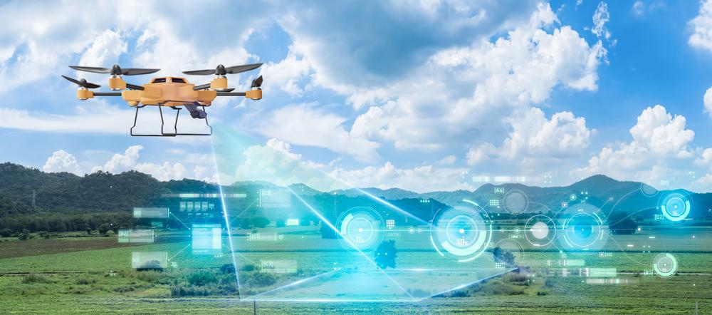 Popularização da tecnologia 5G deve facilitar a operação de drones na agricultura. (Fonte: Shutterstock/Reprodução)