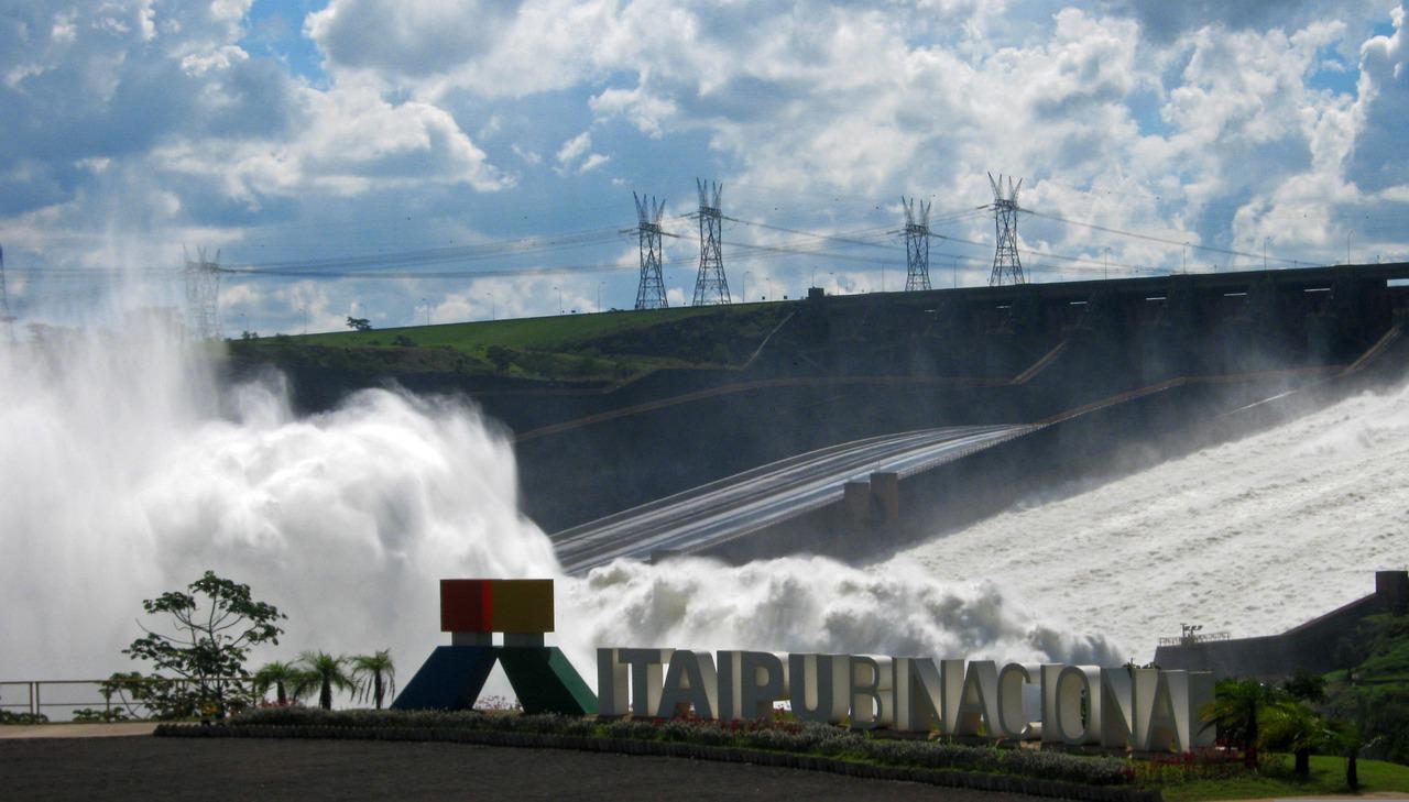 Tradição brasileira com hidrelétricas é um dos destacas para geração de energia limpa no país. (Fonte: Pixabay/Reprodução)