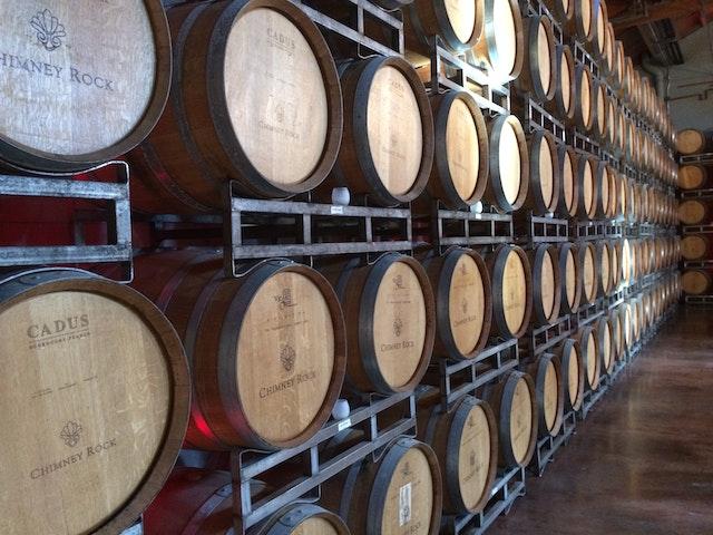 Inovação de barris em madeira virou tradição na indústria do vinho. (Fonte: Pexels/Reprodução)