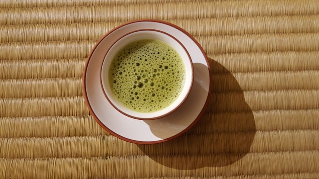 Matcha pode conter 3 vezes mais cafeína do que o chá verde convencional. (Fonte: Pixabay/Reprodução)