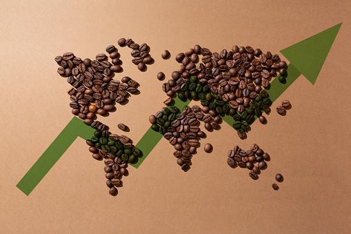 Estoque global apertado deve manter as cotações de café em alta. (Fonte: GettyImages/Reprodução)